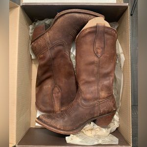 Ariat Josefina boot. Naturally distressed. Barely worn. In box.